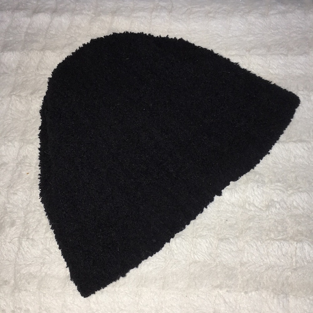 Black winter fitted hat